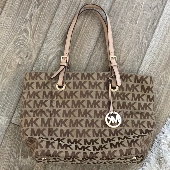 Michael Kors Handbag - Picture 7 of 8